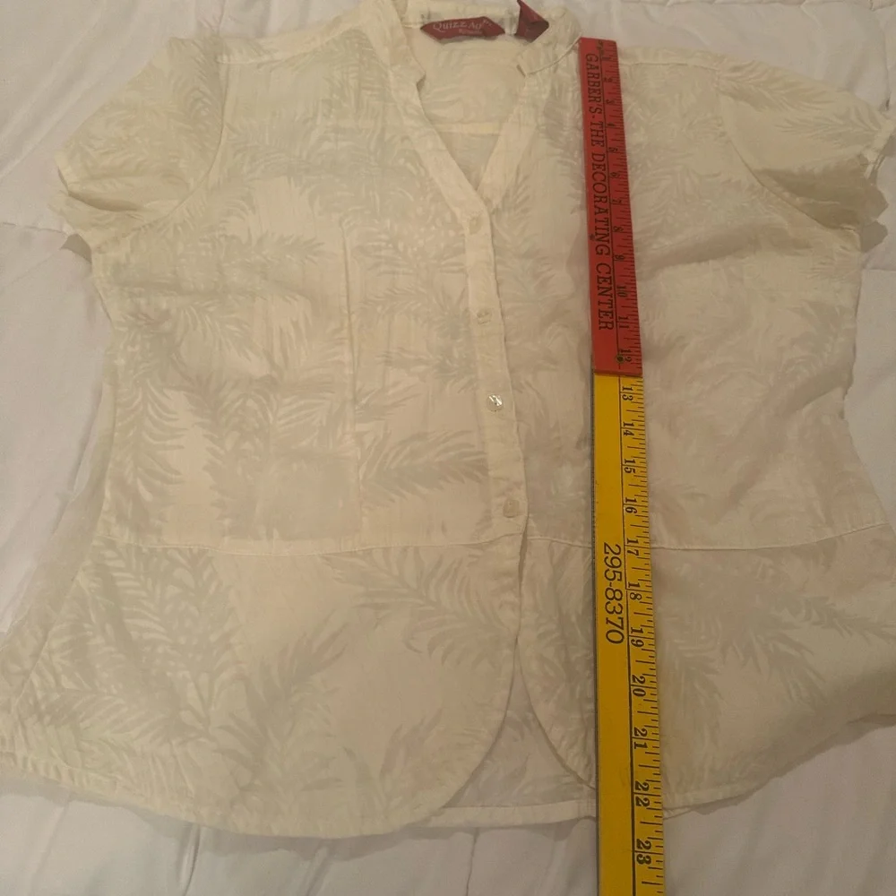 💥 $5 if bundled Medium White Semi Sheer Button Up Short Sleeve Blouse - Picture 7 of 11